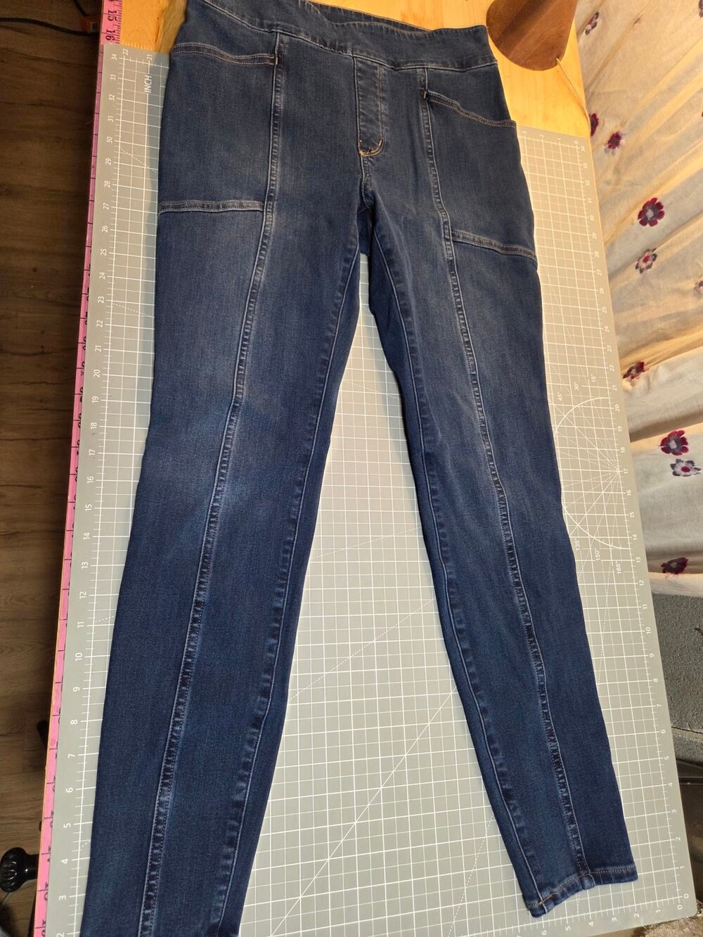 Duluth Trading Company skinny jeans gusseted same detail down the leg size 6